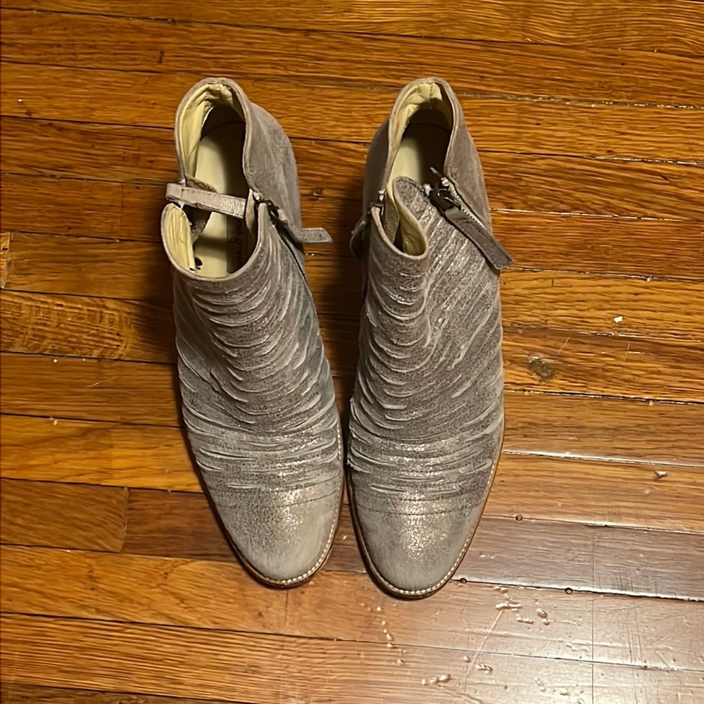 Paul Green shimmery silver ankle boot